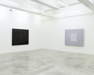 Ecriture: Black and White, installation view