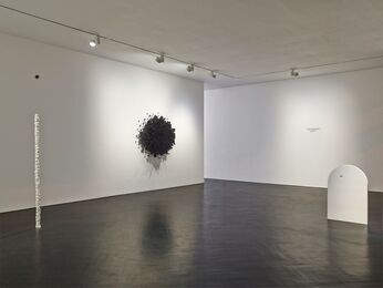 Tom Friedman- Gravity, installation view