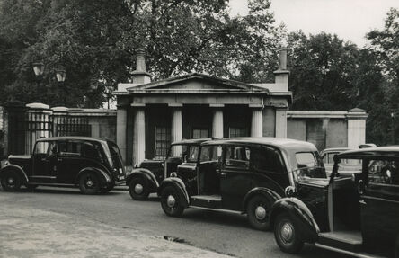 Walker Evans, ‘Grosvenor Gate, London, June 10’, 1955