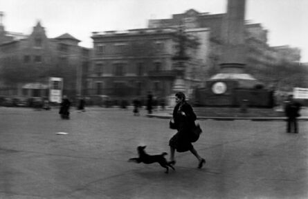Robert Capa, ‘Running for shelter during the air raid alarm. Barcelona.’, 1939