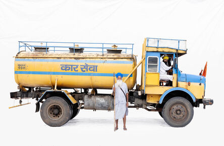 Martin Roemers, ‘Tata 1613 water tanker; Truck driver Harpal Singh, guard Tail Singh (Asangaon, Maharashtra)’, 2019