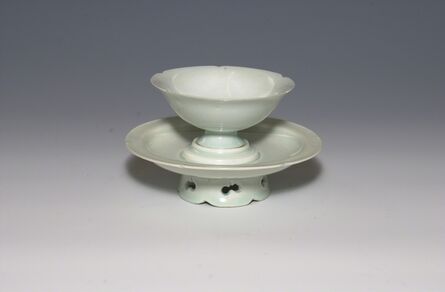 ‘Bluish-white (qingbai ) glazed bowl and stand ’, Song dynasty