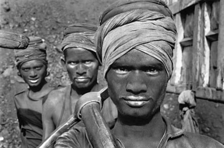 Sebastião Salgado, ‘Workers emerging from a coal mine. Dhanbad, Bihar State, India’, 1989