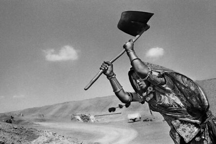 Sebastião Salgado, ‘Worker on the canal construction site of Rajasthan, India.’, 1990