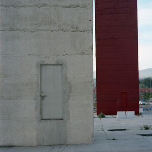 Lake Verea, ‘Cada torre tiene una puerta (blanca)’, 2011