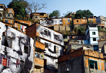 JR, ‘28 Millimètres, Women are Heroes, Action dans la Favela Morro da Providência, Maria de Fatima, Day View, Rio de Janeiro, Brésil’, 2008