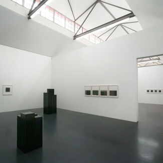 Julia Mangold | Stahlarbeiten 1999-2002 Papierarbeiten 2014-2016, installation view