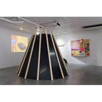 in, side - throughout, installation view