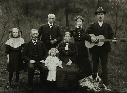August Sander, ‘Bauernfamilie I/3/9’, 1912