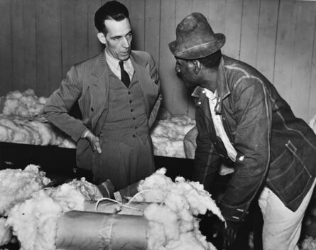 Marion Post Wolcott, ‘Tenant farmer brings his cotton sample to buyer/broker to discuss price, Clarksdale, MS’, 1939