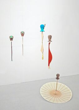 Muscheln und Schirme / Seashells and Umbrellas. Jean Arp; Sophie Taeuber-Arp; Jan Tschichold. Meudonval-Fleury: (Selbstverl.), 1939 A project by Edgar Orlaineta., installation view