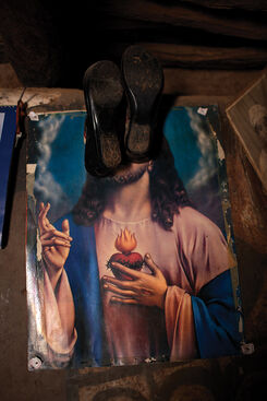 Mauro Pinto, ‘Crenças do mau cheiro (faith of a bad smell)’, 2017