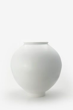 Kang Minsoo, ‘Moon Jar 202306-4’, 2023