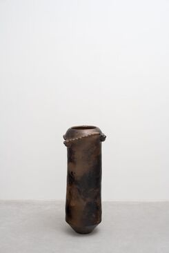 Julia Isídrez, ‘Vasija rosario’, 2023