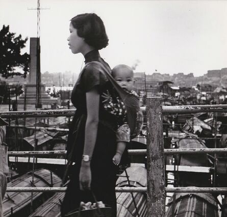 Agnès Varda, ‘Canton (Chine). Village flottant, femme et son enfant’, 1957