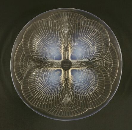 ‘A Lalique 'Coquilles' opalescent glass dish’