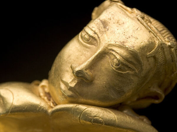 Cover image for Gold of Ancestors: Pre-colonial Treasures in the Philippines