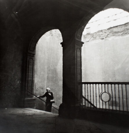 Kati Horna, ‘Escalera con Anciana, España’, 1934