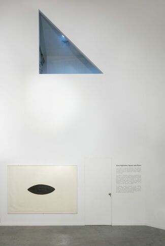 Jene Highstein: Space and Place, installation view