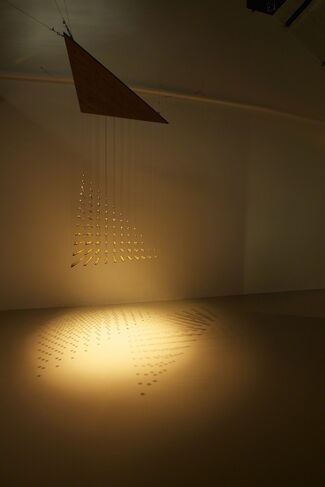 Arin Rungjang - Golden Teardrop, installation view