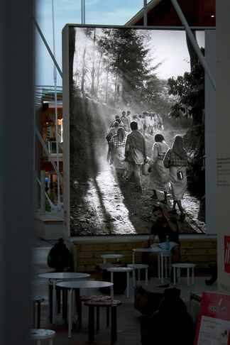 Marcello Mariani, Paths of Light. Photography by Gianni Berengo Gardin. Milano, EXPO, Italian Pavilion, installation view