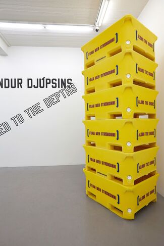 Lawrence Weiner - Along the Shore, installation view