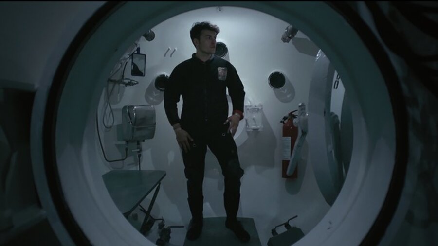 Still from Piattaforma Luna