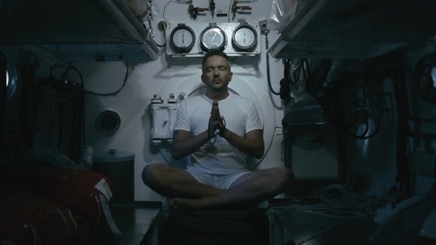 Still from Piattaforma Luna