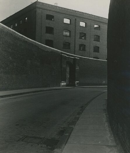 Bill Brandt, ‘Nightingale Lane, Wapping’, 1942