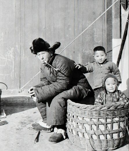 Hedda Morrison, ‘Man and children enjoying the winter sunshine’, ca. 1940