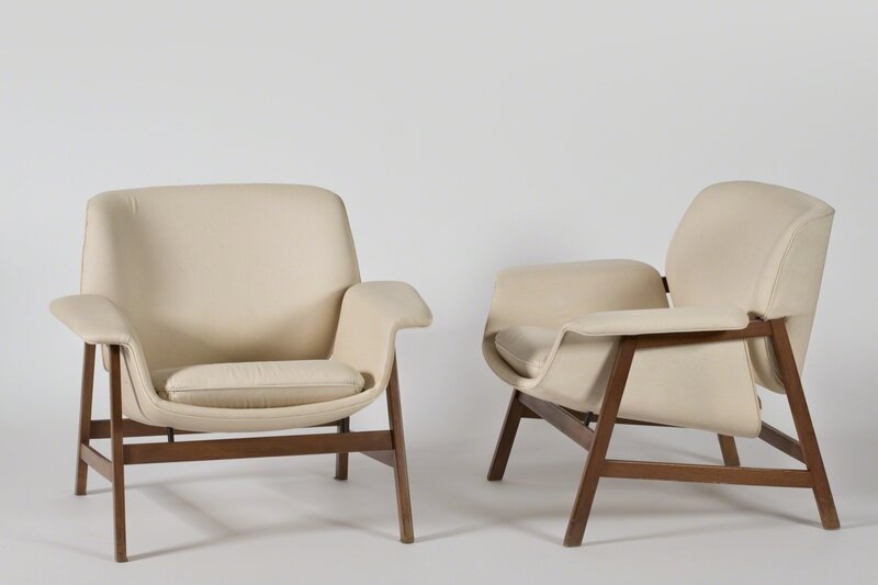 Gianfranco Frattini, ‘Pair of Armchairs 849’, 1956, Design/Decorative Art, Wood, foam padding, ivory fabric upholstery., Finarte