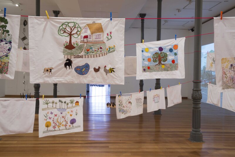 Mona Hatoum, ‘Sonhando acordado (Soñando despierto)’, 2014, Installation, 33 embroidered on pillowcases, rope and clothes pins, Fundación Proa