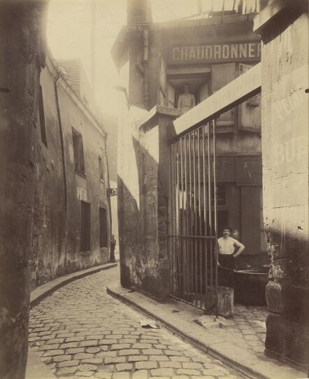 Eugène Atget, ‘Entr‚e du passage de la R‚union, 1 et 3 Rue du Maure, 3ø arrondissement’, 1911