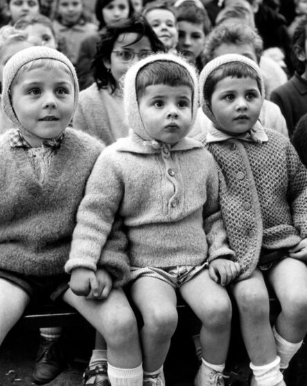 Alfred Eisenstaedt, ‘Children at a Puppet Theatre II, Paris’, 1963