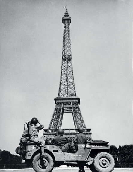 AFP, ‘American soldiers admiring the Eiffel Tower after the liberation of Paris in August 1944.’, 1944