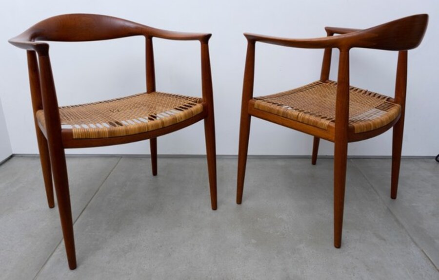 The chairs (pair)