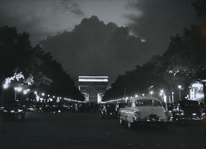 Sabine Weiss, ‘Paris, Avenue des Champs Elysées’, 1949, Photography, Gelatin silver print, printed later, Les Douches La Galerie