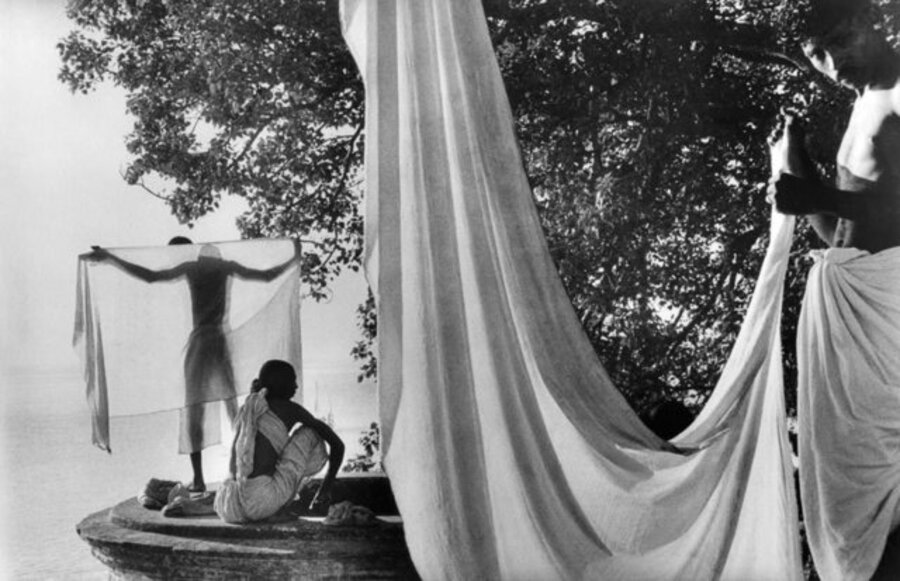 Le dhotti, Bénarès, Inde, 1956