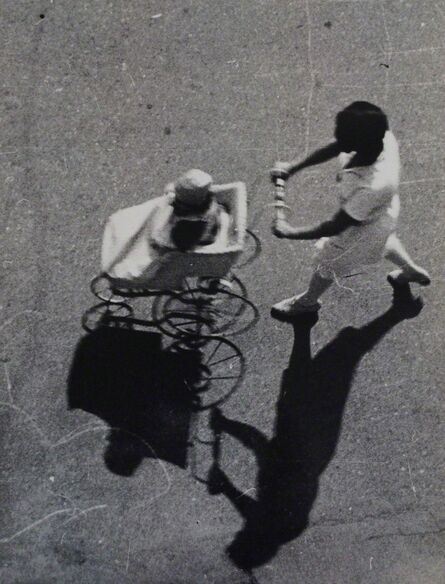 Alexander Rodchenko, ‘Zhenshchina s kolyaskoi (Woman with baby carriage)’, 1928