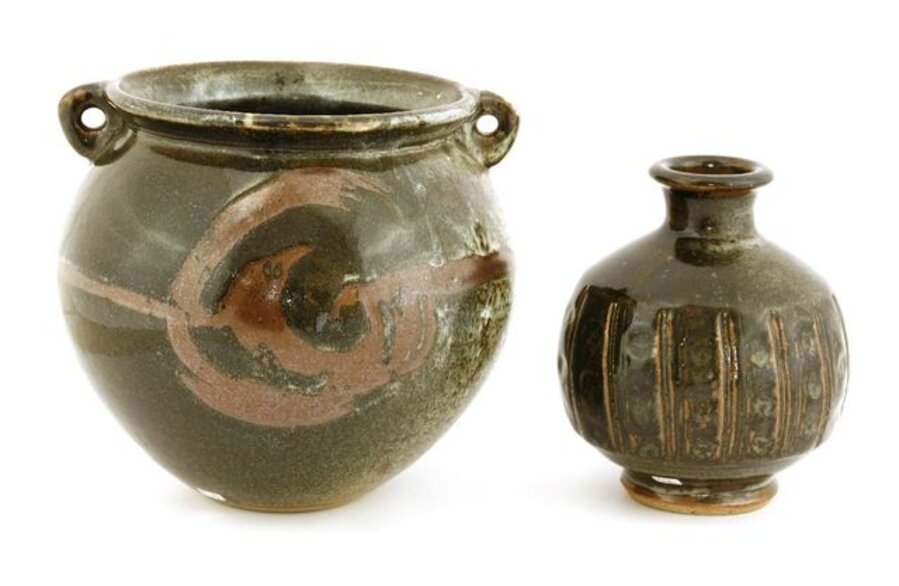 a glazed Muchelney Pottery cauldron jar,