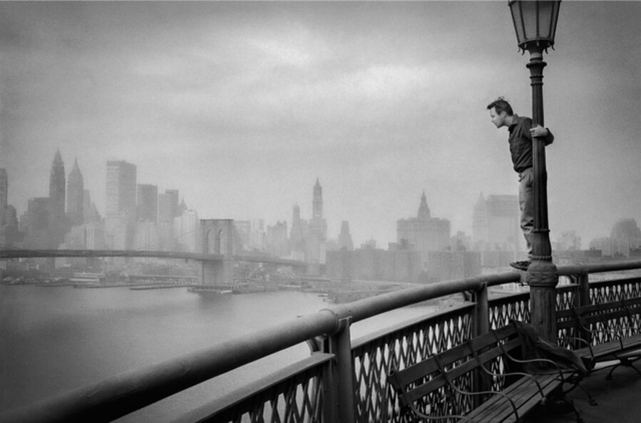 Jack Lemmon prepares to end it all on the New York location for "Luv"