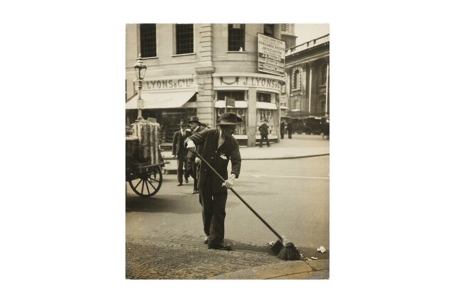 LONDON STREET SWEEPER