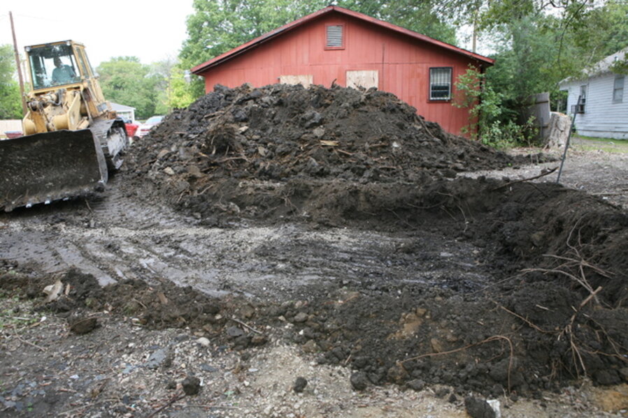 Buried House, Dellas