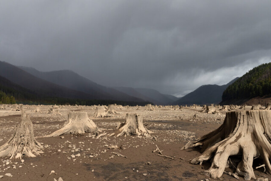 USA. Oregon. Sisters. 2021. Empty river bed.