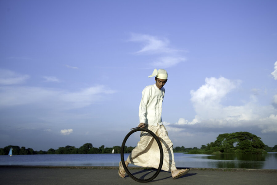 Bicycle Tire Rolling Event from Yangon: Bank of Innya Lake