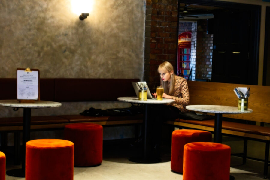 La muchacha de la cafetería, Londres