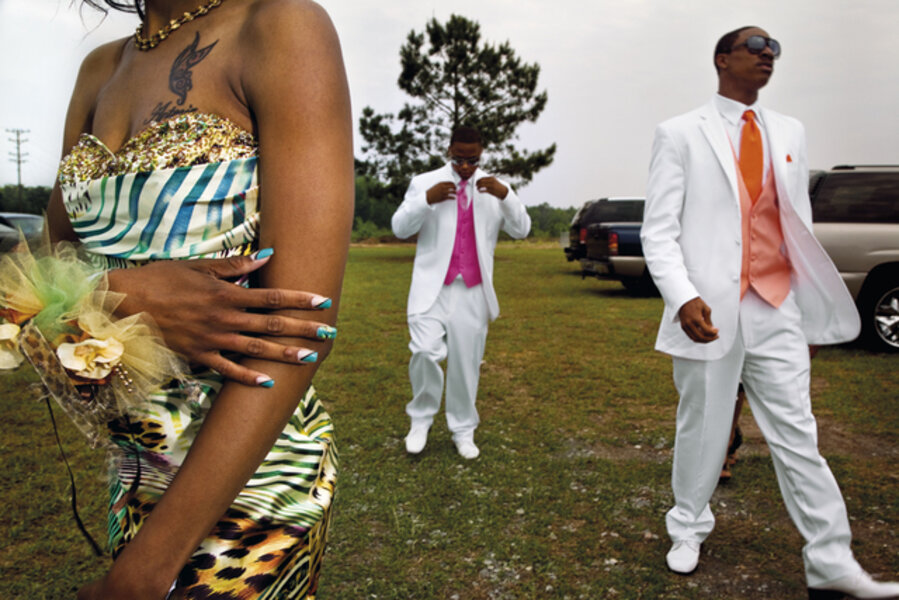 Seniors arriving at the first integrated prom