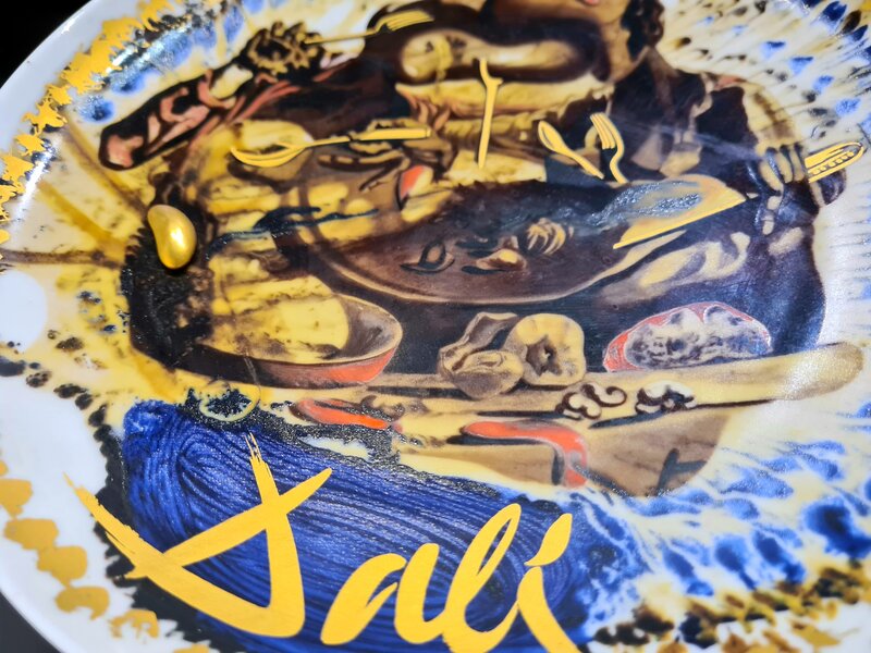 Salvador Dalí, ‘L'Assiette de Gala’, 1985, Design/Decorative Art, Porcelain plate with polychrome painting, Samhart Gallery