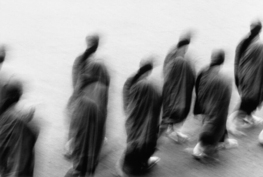 Untitled #831 (White Monks)|無題 #831 (白色僧侶)
