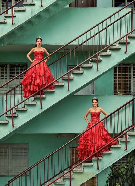Frank Thiel, ‘Kiara Isabel & Karla Amelia Soliño González, La Habana, Plaza de la Revolución, Nuevo Vedado’, 2016